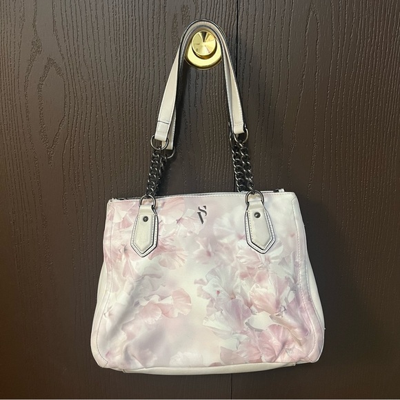 Simply Vera Vera Wang Handbags - ‼️SOLD‼️Simple Vera Wang bedford triple entry Satchel